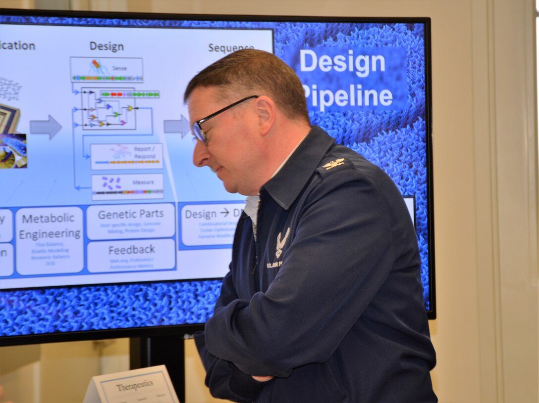 AFRL researchers visit MIT Broad Institute; Col Charles ORMSBY views biotechnology