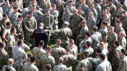 Participants of the 2018 German Armed Forces Proficiency test listen to the German facilitators.