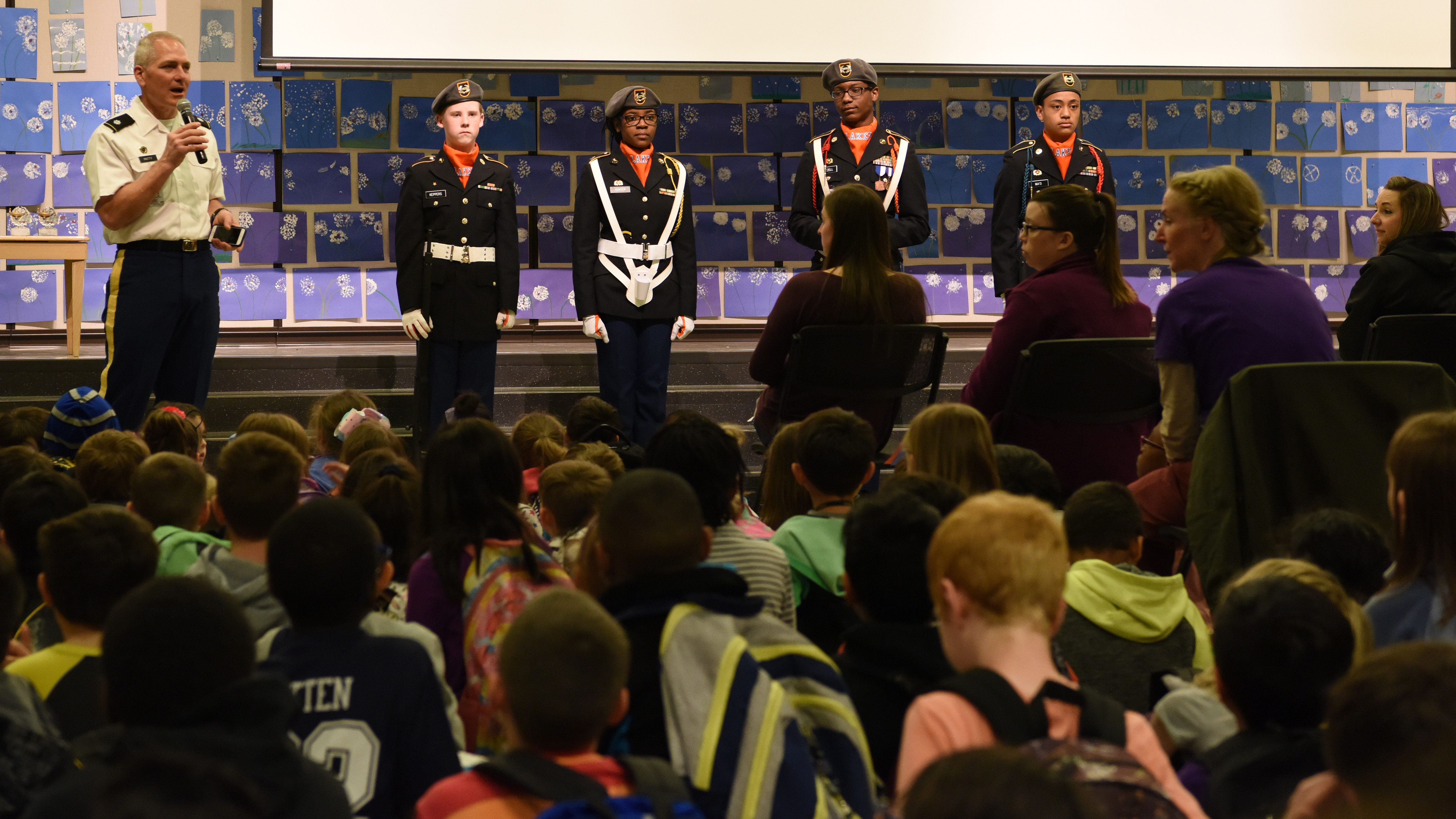 Carter Lake Elementary honors military children > Team McChord