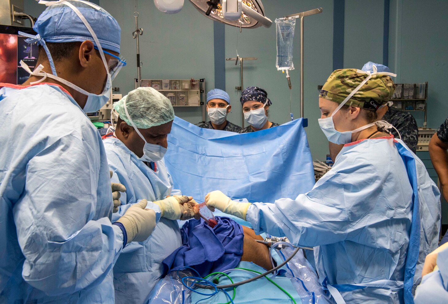 First Robot-Assisted Surgery Onboard USNS Mercy: Multinational surgeons >  Commander, U.S. 7th Fleet > Display