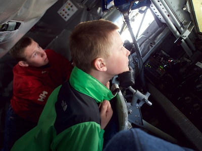 Alaska Guardsmen showcase at Great Alaska Aviation Gathering
