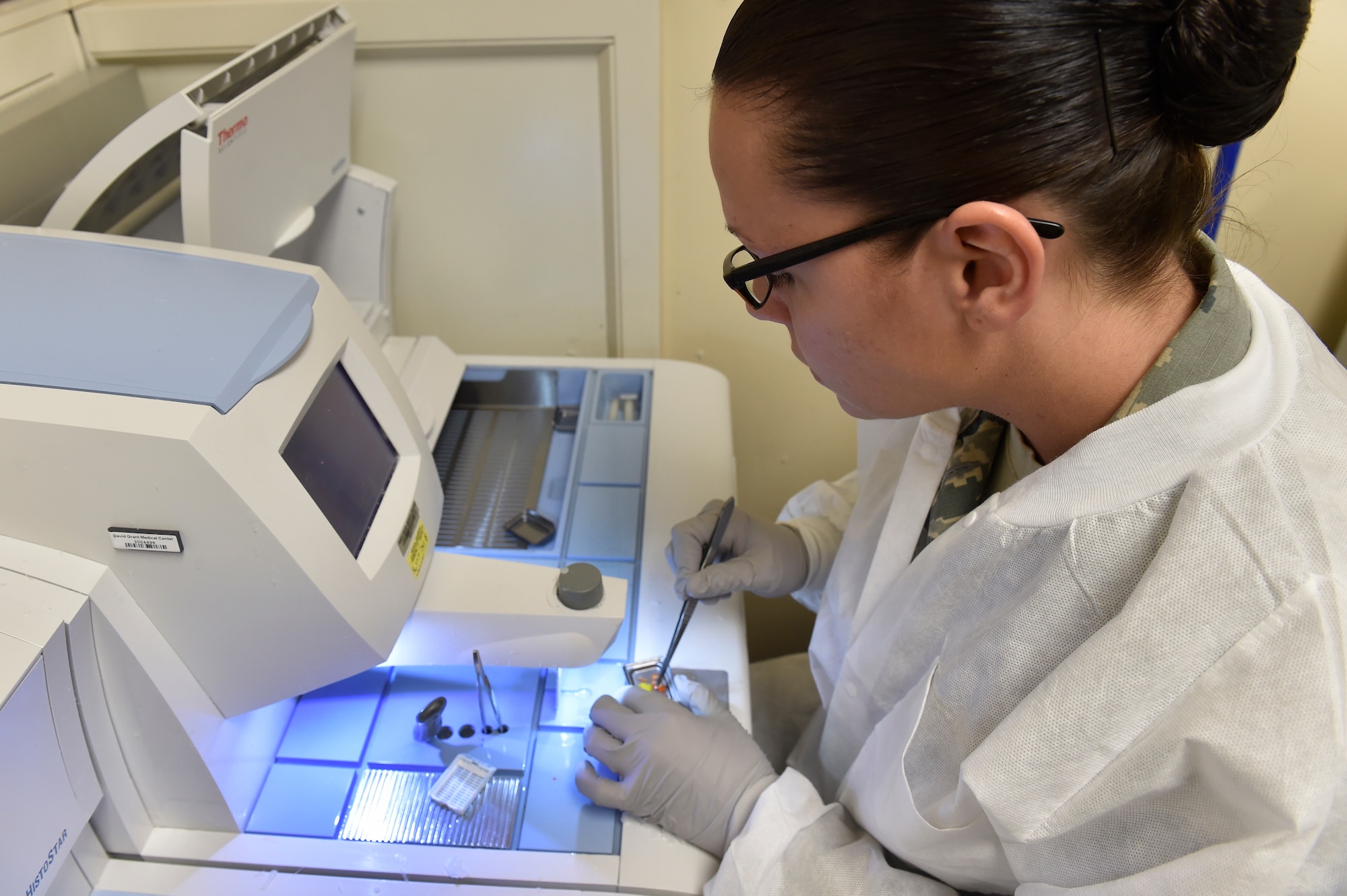 Senior Airman Marisa Grantham, 60th Medical Diagnostics and Therapeutic Squadron histology technician, orients a specimen and places the tissue in a wax-filled mold to prepare it for section cutting, Feb. 15, 2018, Travis Air Force Base, Calif. The tissue is oriented to ensure a good sample before using paraffin wax to stabilize the tissue. (U.S. Air Force photo by Tech. Sgt. Liliana Moreno/Released)