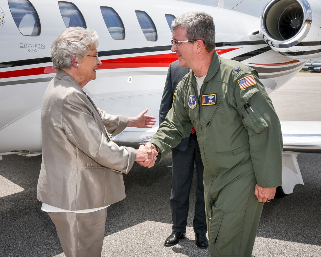 Alabama Governor Visits 117 ARW
