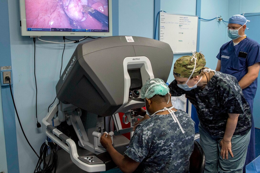 Navy and Sri Lankan doctors discuss robotic surgery techniques.