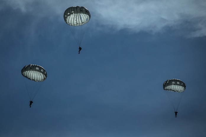 U.S. Marines with 1st Force Reconnaissance Battalion, 1st Marine Division, descend during Military Free-Fall and Static-Line parachute operations at Marine Corps Base Camp Pendleton, Calif., April 5, 2018.