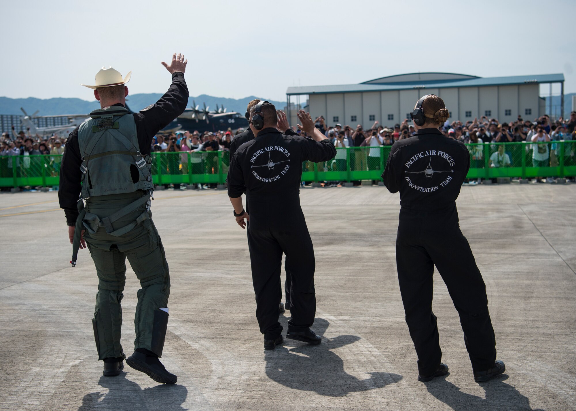 Saying ‘hello’ to the crowds