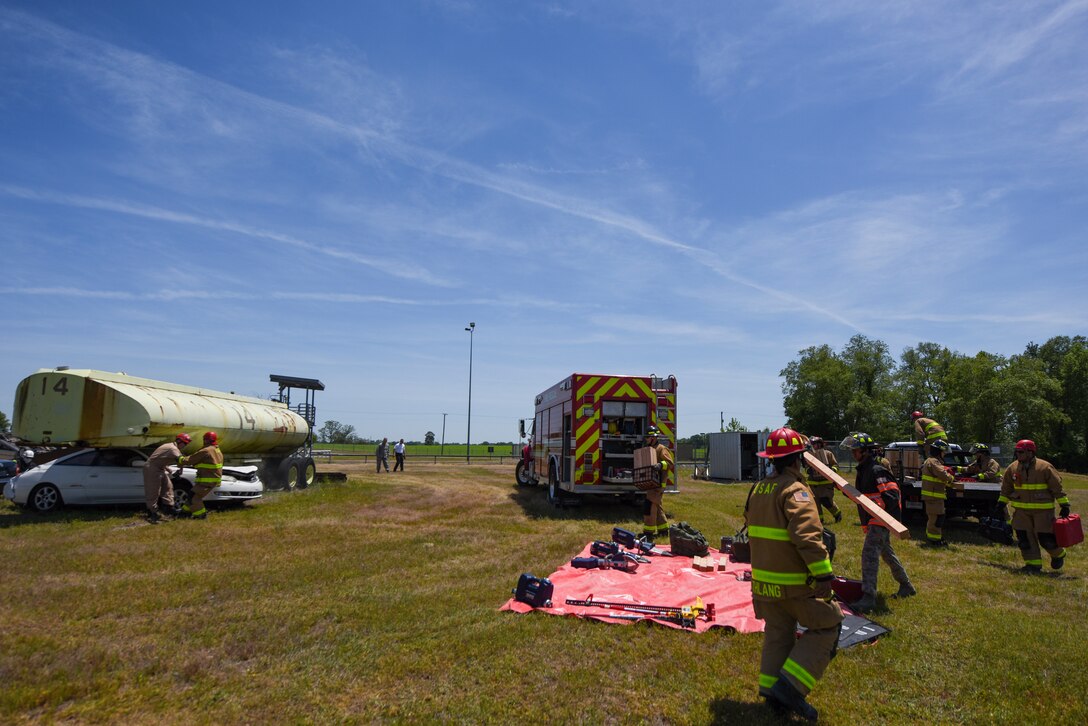 4th CES gets “crash” course in vehicle extrication