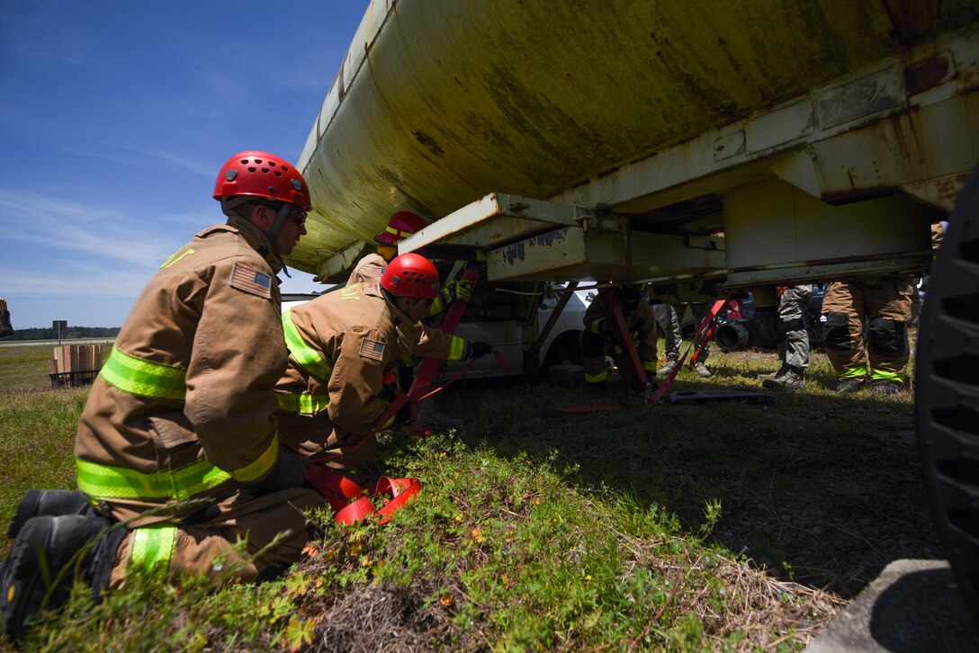4th CES gets “crash” course in vehicle extrication