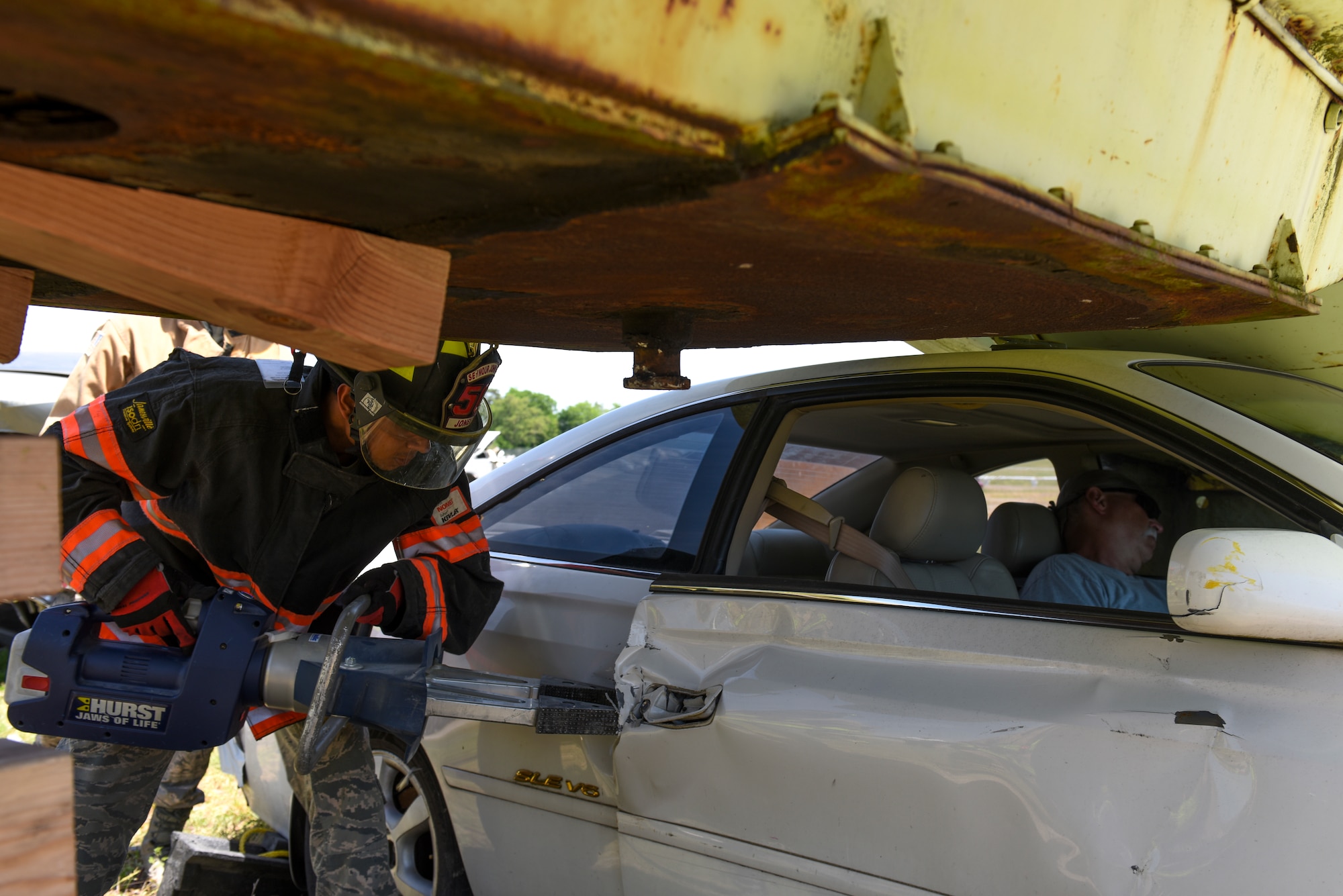 4th CES gets “crash” course in vehicle extrication