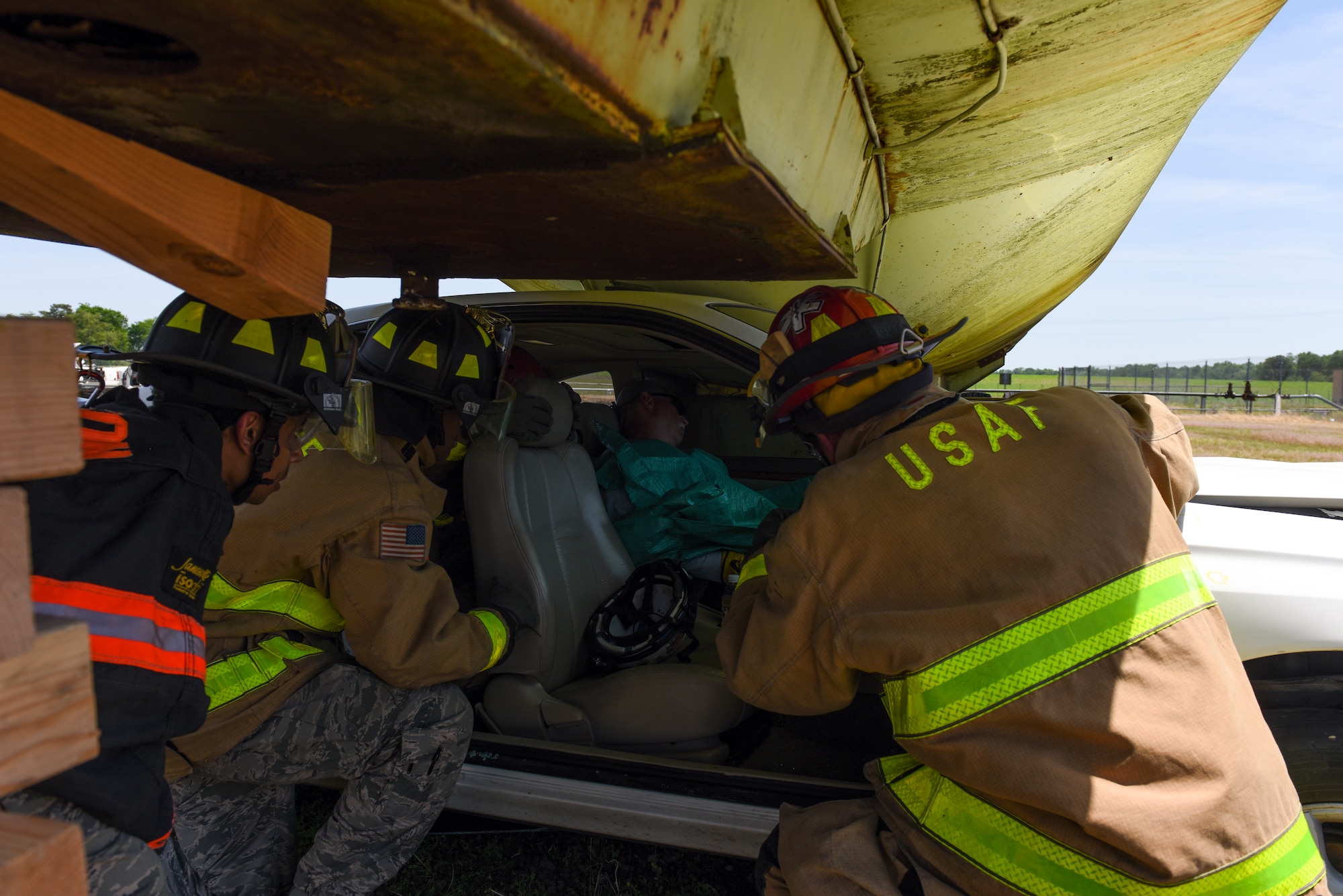 4th CES gets “crash” course in vehicle extrication