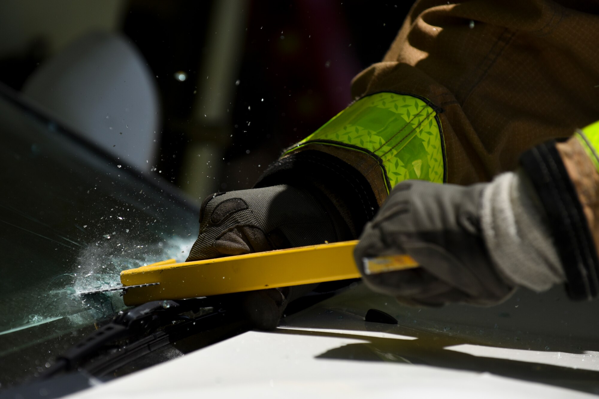 4th CES gets “crash” course in vehicle extrication