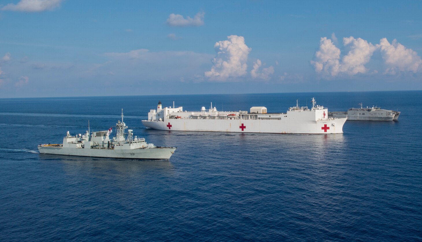 USNS Mercy, Brunswick conduct passing exercise with HMCS Vancouver