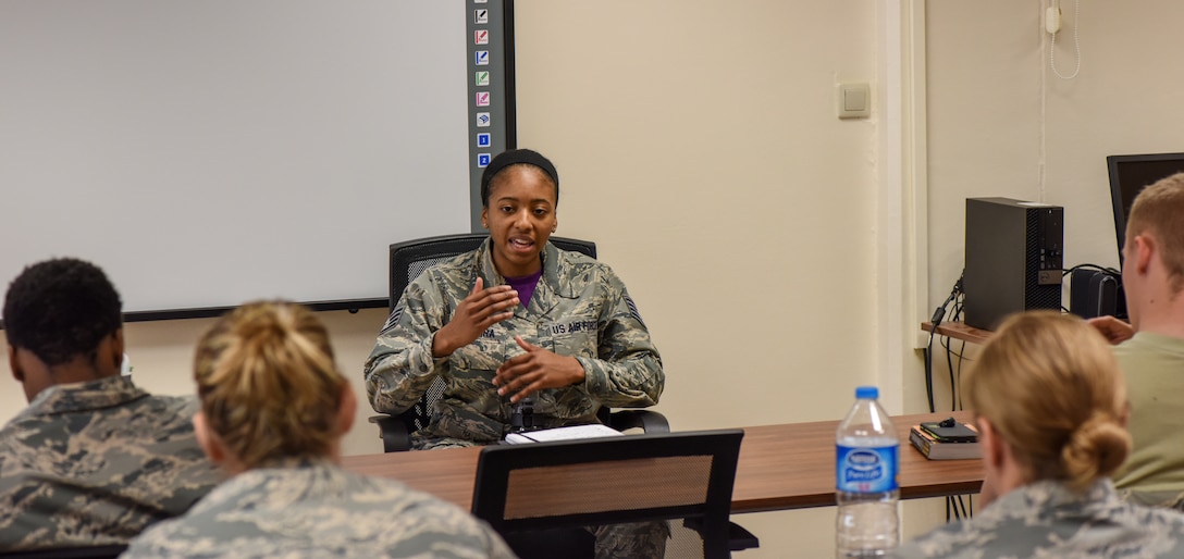 FTAC mentor talks to FTAC Airmen during mentoring session.