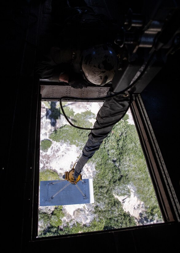HMH-462 CH-53 External Lift Operation