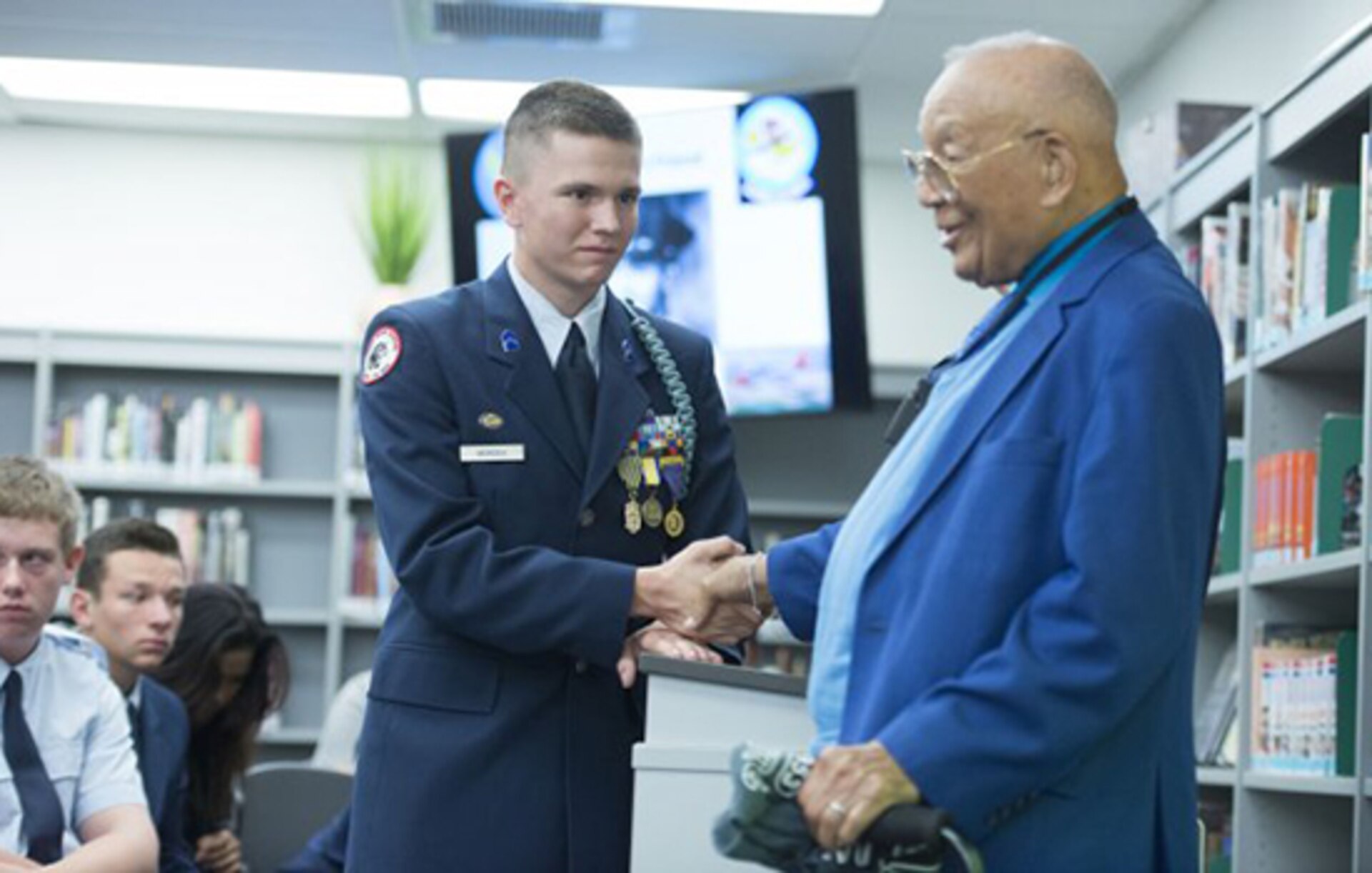 Tuskegee Airman talks diversity, Army opportunities with
high school students