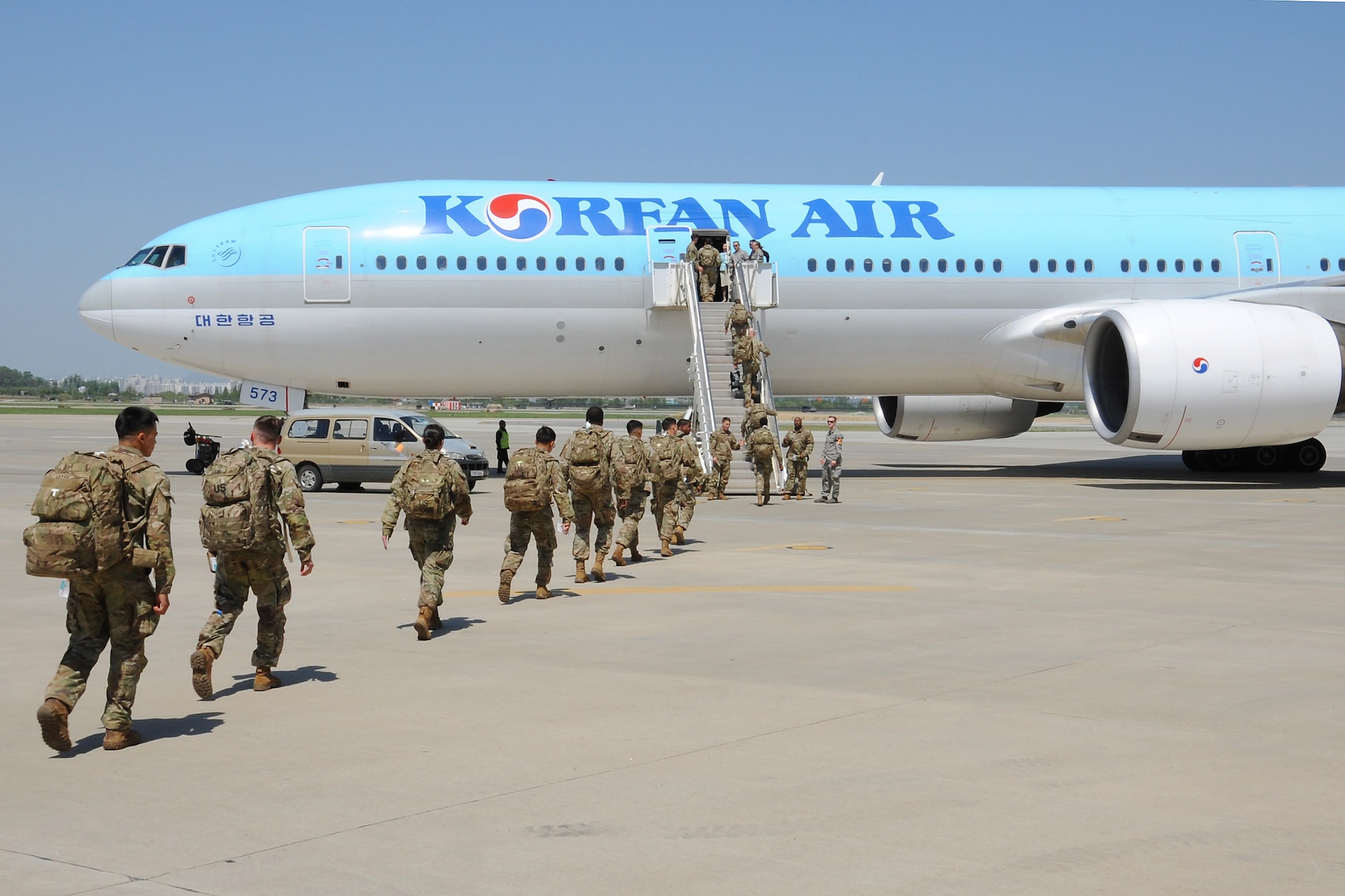 U.S. Army Soldiers board a Korean Air Boeing 777 aircraft during the Mutual Airlift Support Agreement (MASA) exercise at Osan Air Base, Republic of Korea May 4, 2018. More than 500 Soldiers boarded the plane as part of the MASA to test interoperability and procedures between the United States military, ROK Air Force and Korean Air Lines. (U.S. Air Force photo by Tech. Sgt. Ashley Tyler)