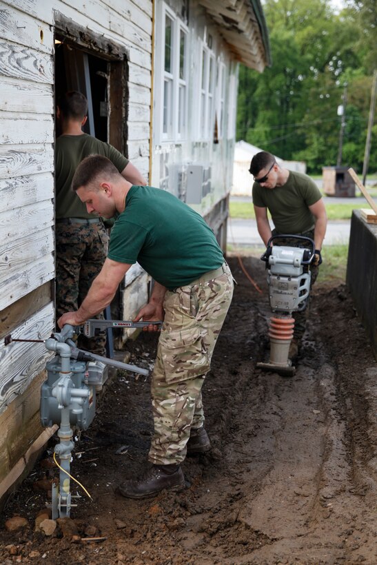 British Army Lance Cpl Christopher R. Dulay (left), commando with 131 Commando Squadron Royal Engineers, British Army loosens a bolt as U.S. Marine Lance Cpl. Wyatt Miller (right), combat engineer with Engineer Company C, 6th Engineer Support Battalion, 4th Marine Logistics Group, operates a compactor at a construction site during exercise Red Dagger at Fort Indiantown Gap, Pa., May 20, 2018.