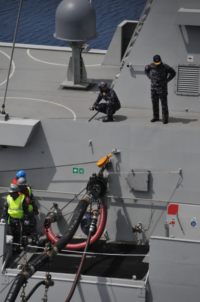 Indonesian Navy frigate KRI Raden Eddy Martadinata (FFG-331) receives fuel from Military Sealift Command’s fleet replenishment oiler USNS Rappahannock (T-AO-204) during an underway replenishment in Indonesian territorial waters in the South China Sea, May 20.