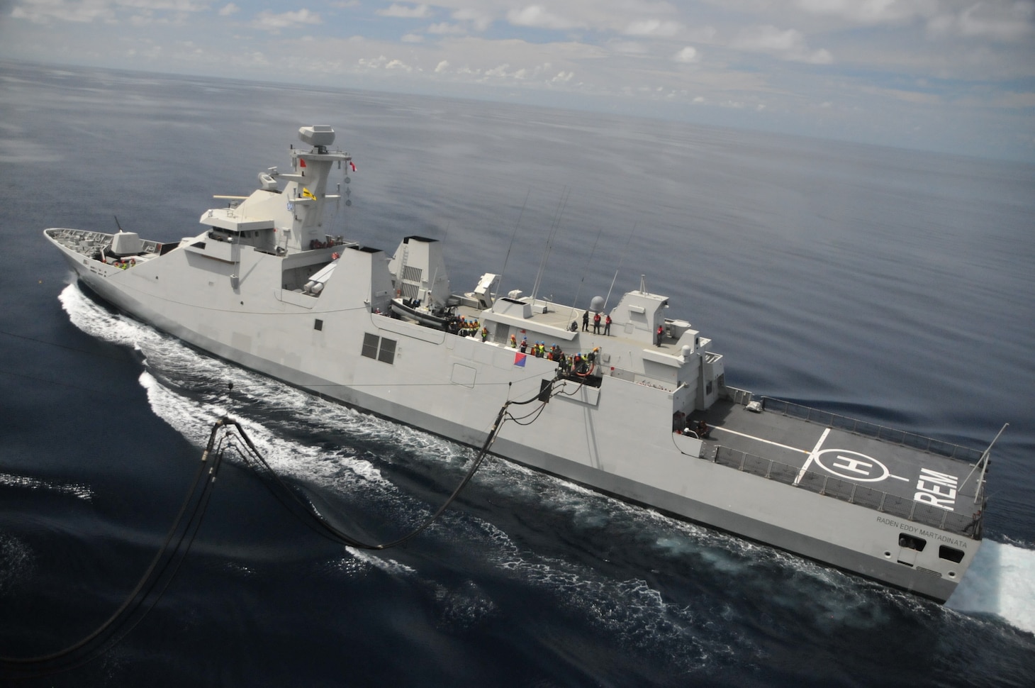 Indonesian Navy frigate KRI Raden Eddy Martadinata (FFG-331) receives fuel from Military Sealift Command’s fleet replenishment oiler USNS Rappahannock (T-AO-204) during an underway replenishment in Indonesian territorial waters in the South China Sea, May 20.