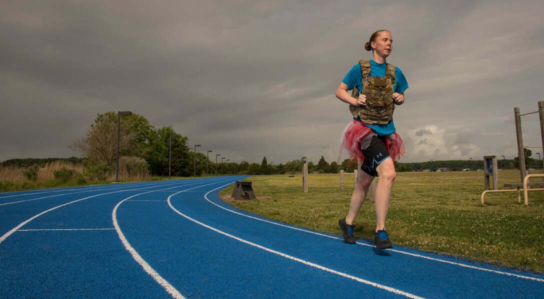 U.S. Air Force Master Sgt. Danielle Lyle, 633rd Medical Support Staff command support staff flight chief, competes in the National Police Week Defenders’ Challenge at Joint Base Langley-Eustis, Virginia, May 16, 2018.