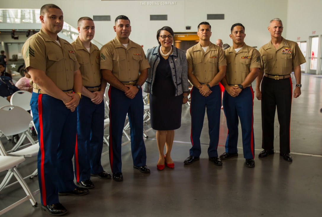 Marines with Marine Forces Reserve and LaToya Cantrell (center), Mayor of New Orleans, pose for a photo during the Mayor’s Community Service Award at the World Word II Museum in New Orleans, Louisiana, May 19, 2018.