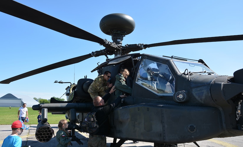 AH64 Apache Helicopter