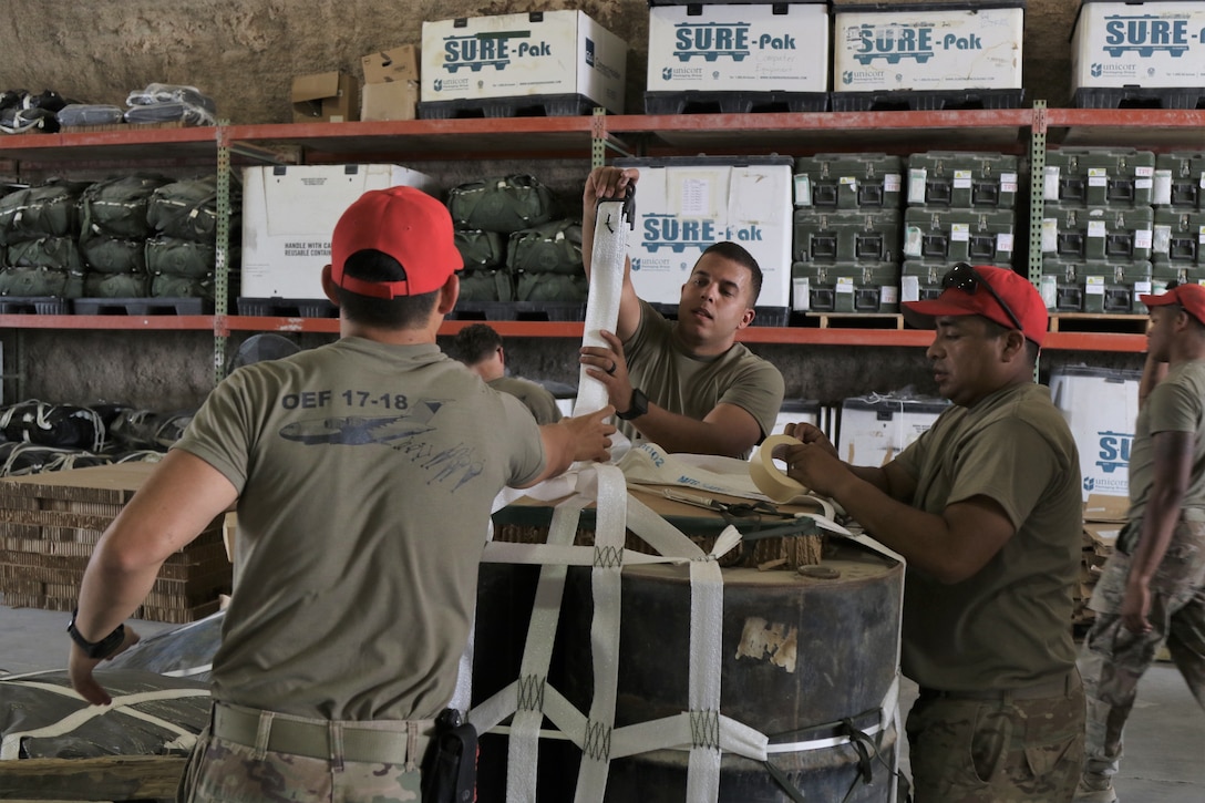 Qatar, U.S. militaries work together to strengthen Qatar C-17 air drop capabilities