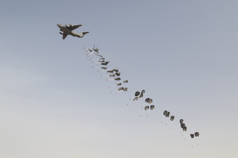 Qatar, U.S. militaries work together to strengthen Qatar C-17 air drop capabilities