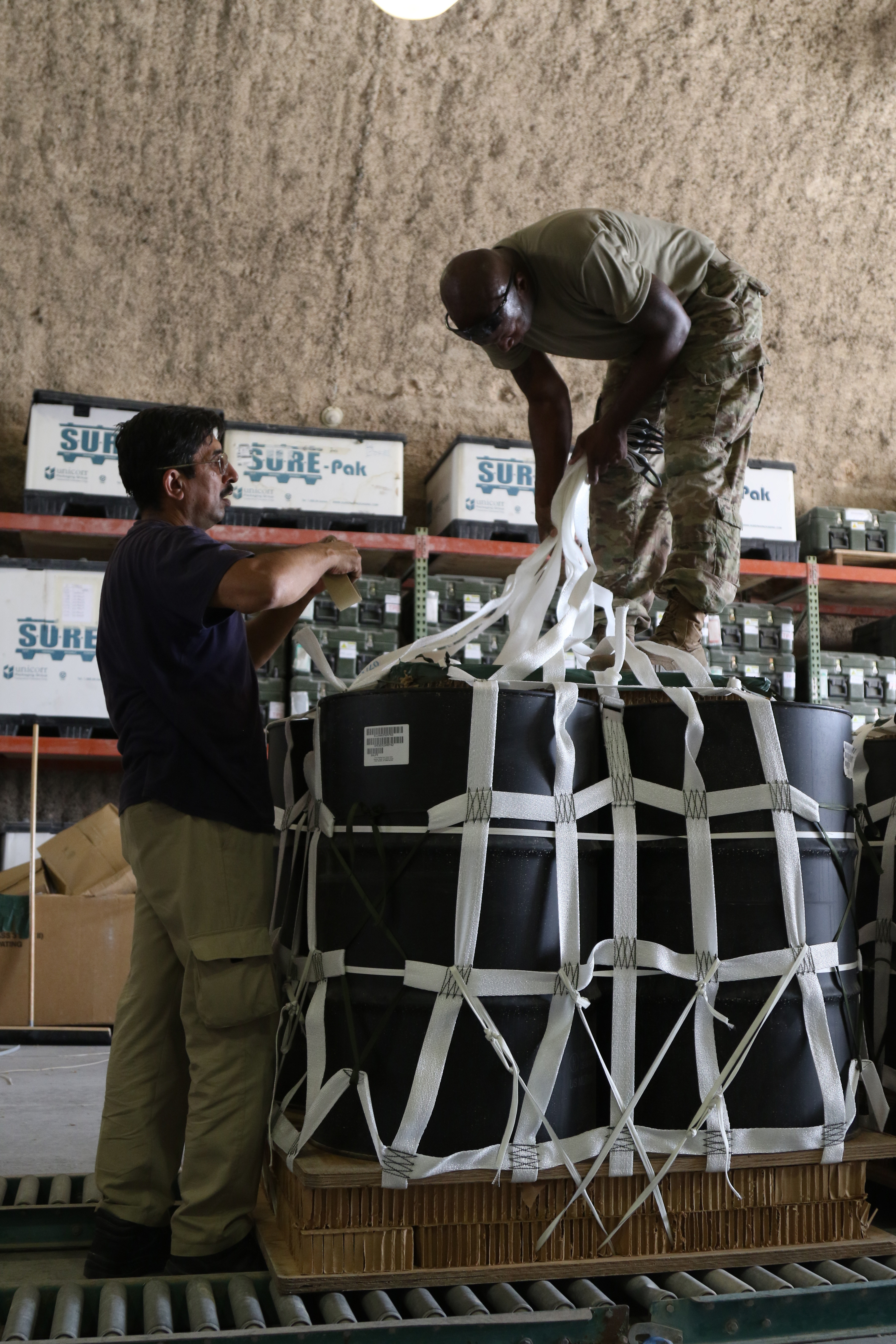 Qatar, U.S. militaries work together to strengthen Qatar C17 air drop