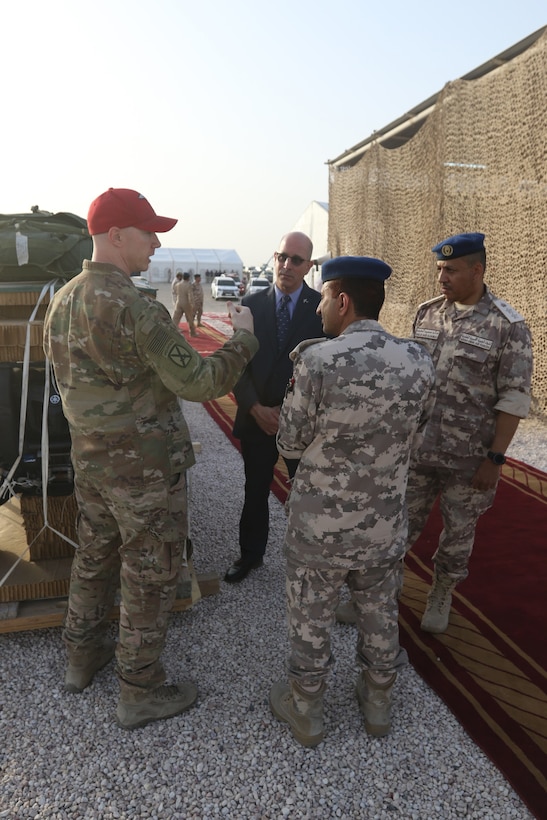 Qatar, U.S. militaries work together to strengthen Qatar C-17 air drop capabilities