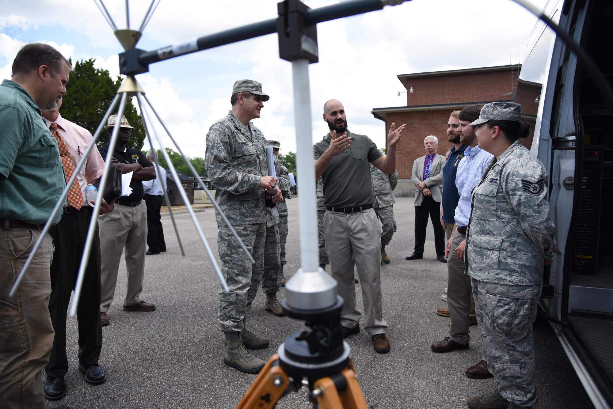Andrew Hall, 85th Engineering Installation Squadron electronics engineer, provides U.S. Air Force Lt. Gen. Bradford J. “BJ” Shwedo, Office of the Secretary of the Air Force, Chief Information Dominance and Chief Information Officer, at the Pentagon, Washington, D.C., with a radio frequency spectrum survey demonstration during a tour at Maltby Hall at Keesler Air Force Base, Mississippi, May 22, 2018. In order to become more familiar with Keesler’s training mission, Shwedo also toured squadrons within the 81st Training Group. (U.S. Air Force photo by Kemberly Groue)