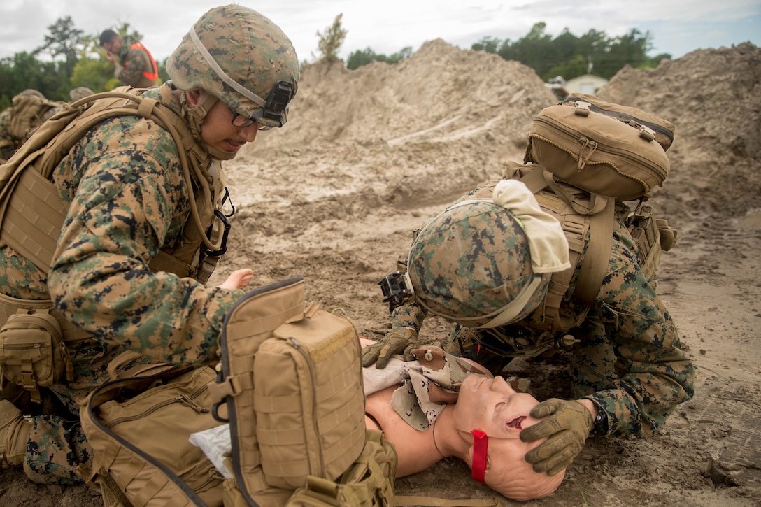 Sailors simulate casualty evacuation in demanding environments