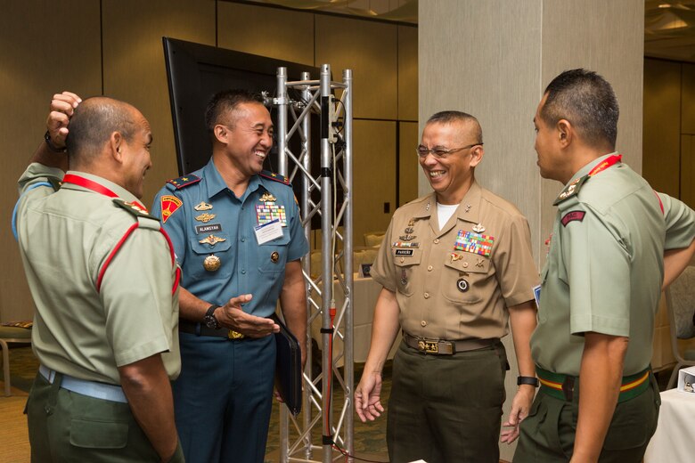 Malaysian Col. Loc Hamaca Hj Nawi, left, commanding officer, 21st CDO; Indonesian Marine Corps Brig. Gen. Nur Alamsyah, commander, 2nd Marine Forces; Philippine Marine Corps Maj. Gen. Alvin A. Parreno, commandant, Philippine Marine Corps; and Malaysian Brig. Gen. Tengku Muhammad Fauzi Tengku Ibrahim, commander, 10th Brigade, have a discussion during the Pacific Amphibious Leaders Symposium (PALS) 2018 in Honolulu, Hawaii, May 21-24, 2018.