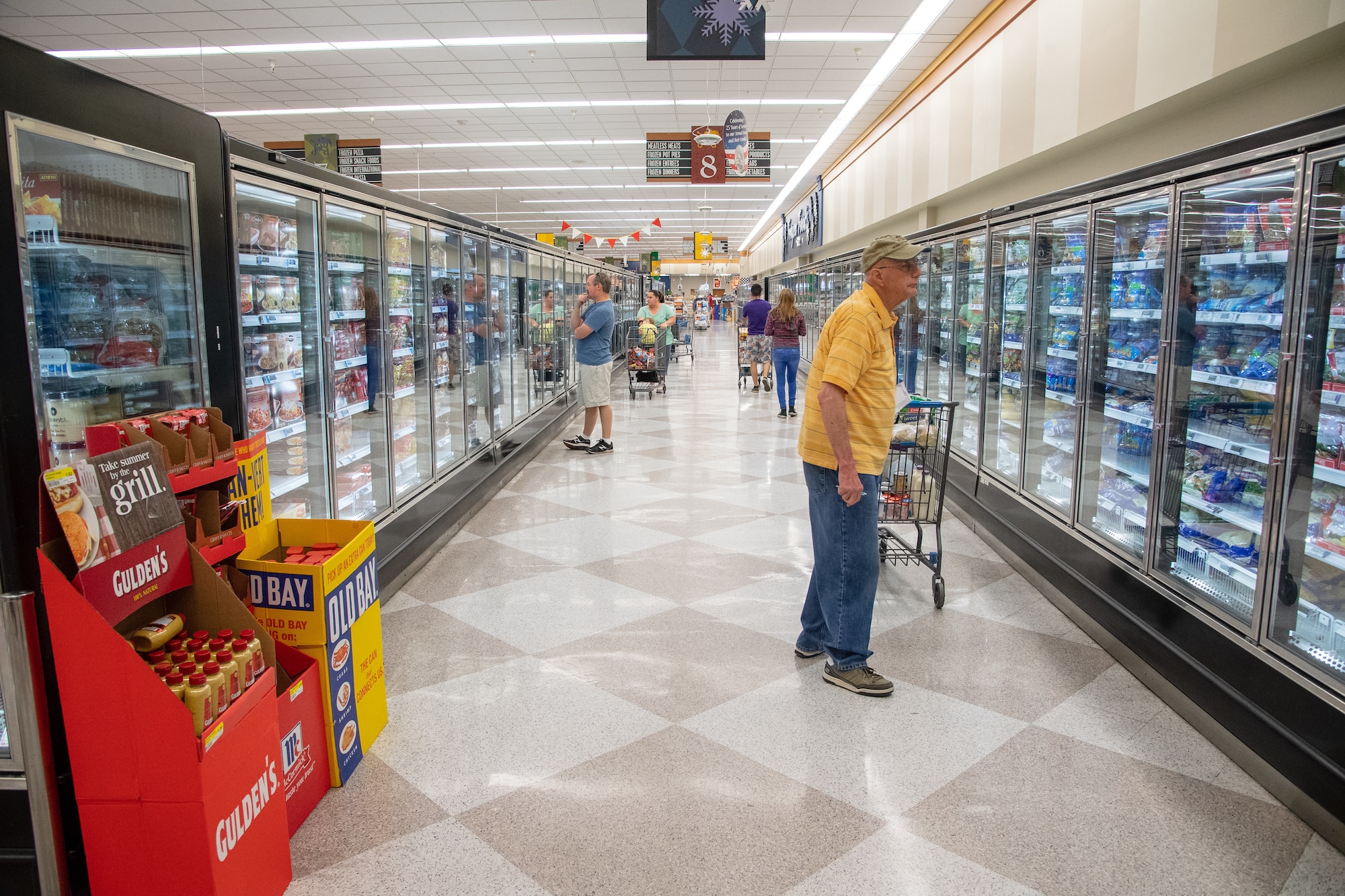 Shoppers browse the Commissary May 15, 2018, at Hill Air Force Base, Utah. The store will close at 3 p.m. June 24 and remain closed through June 26 in order to reset of the entire sales floor. It will reopen at 9 a.m. June 27. (U.S. Air Force photo by R. Nial Bradshaw)