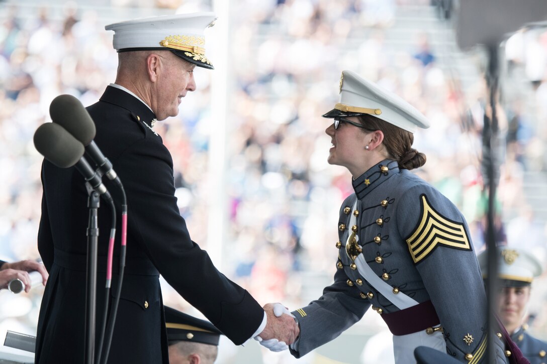 The chairman of the Joint Chiefs of Staff shakes hands with a cadet.