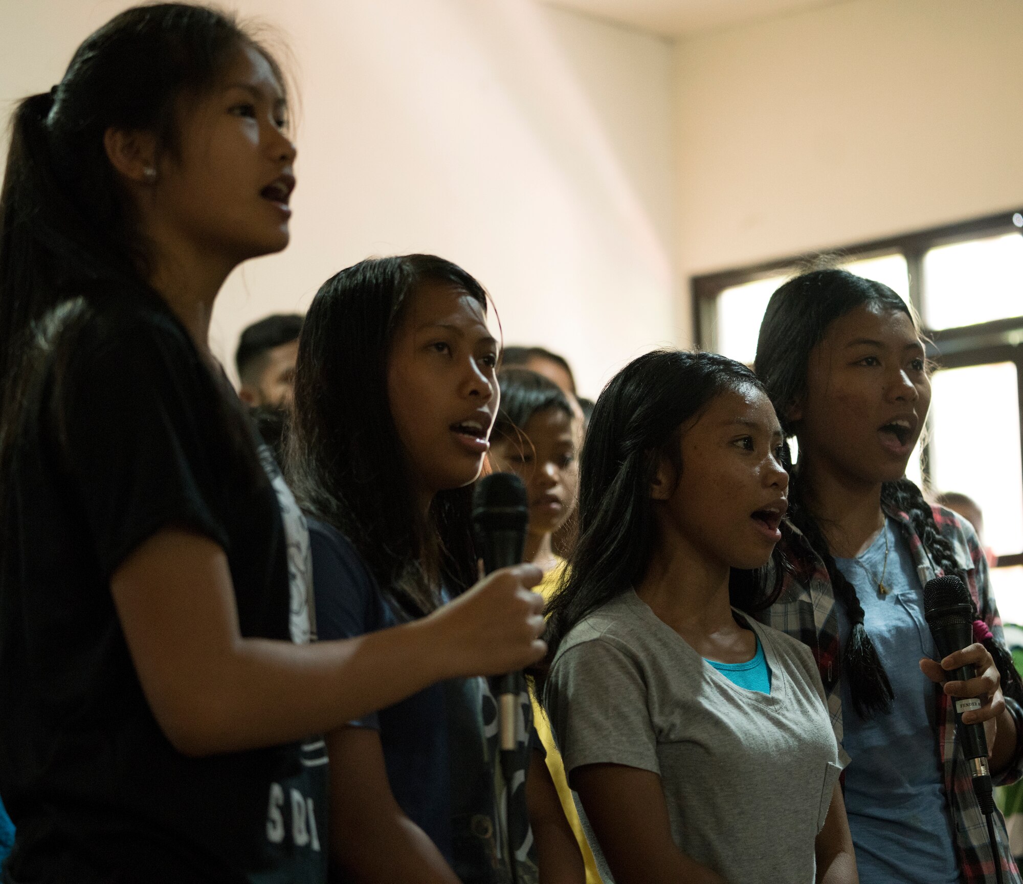 Airmen bring charity to local Philippine children’s home