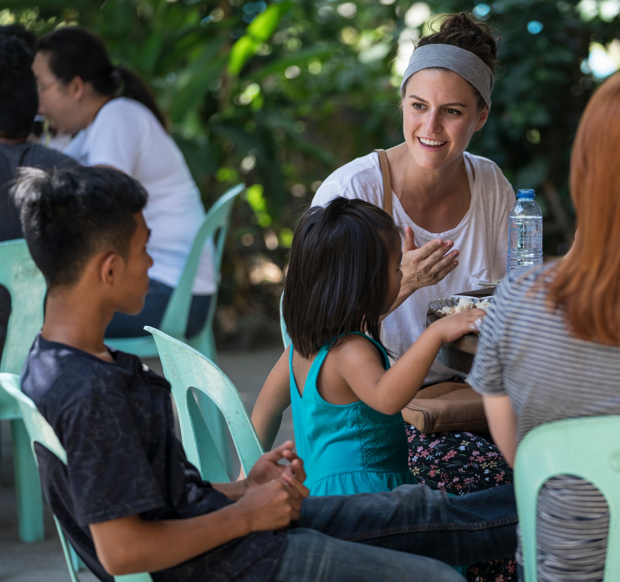 Airmen bring charity to local Philippine children’s home