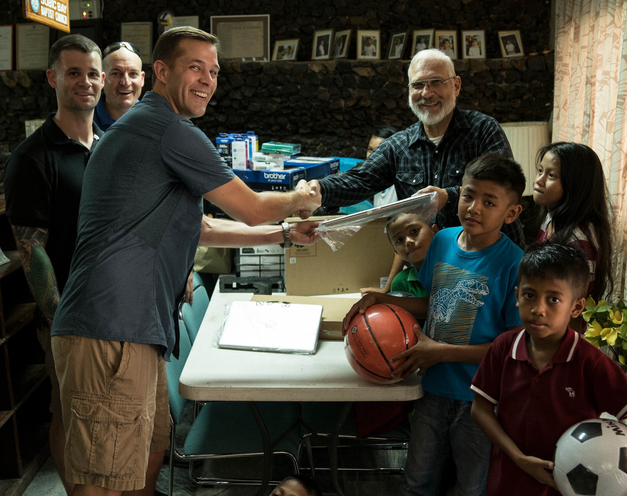 Airmen bring charity to local Philippine children’s home