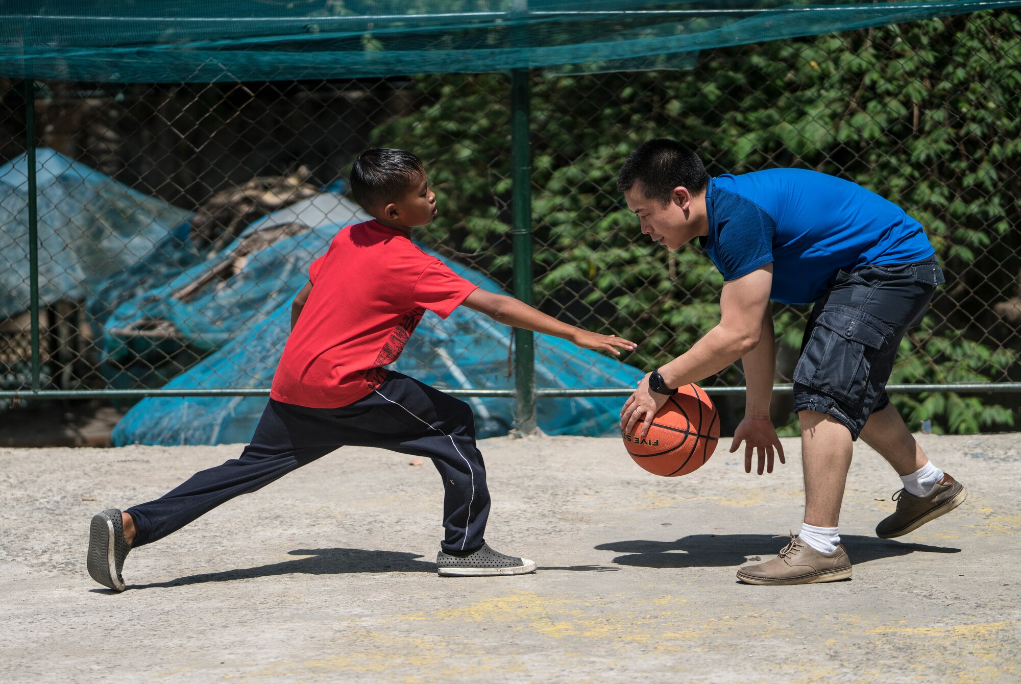 Airmen bring charity to local Philippine children’s home