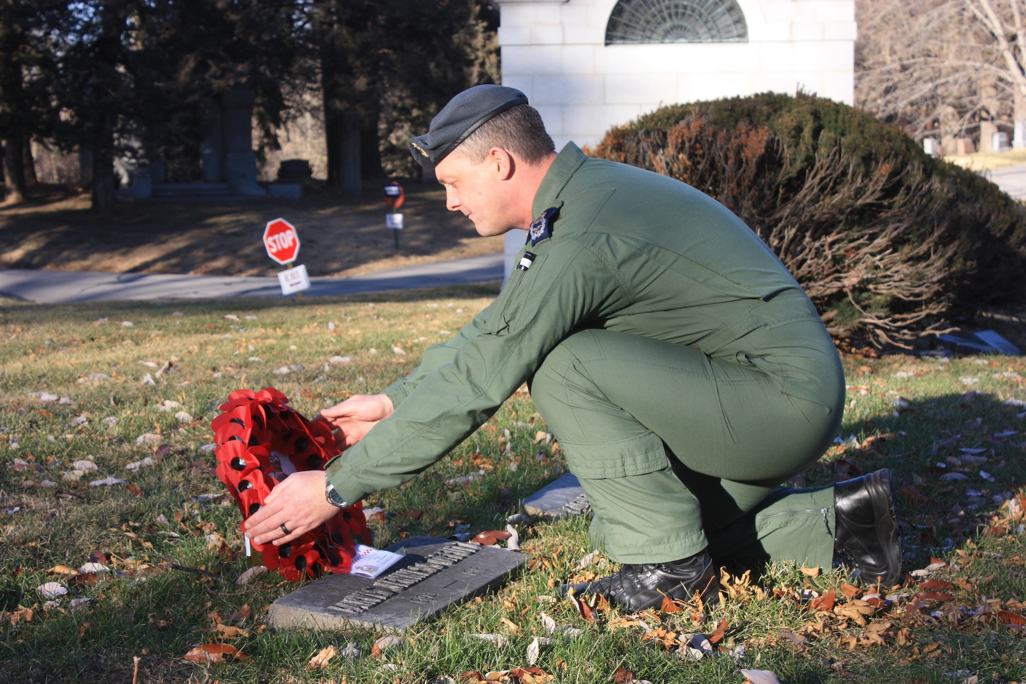 Royal Air Force Master Aircrew Keith Wing, 56 Squadron Rivet Joint specialist, places a wreath at the gravesite of U.S. Army 1st Lt. Jarvis Offutt Dec. 18, 2017, at Forrest Lawn Memorial Park, Nebraska.