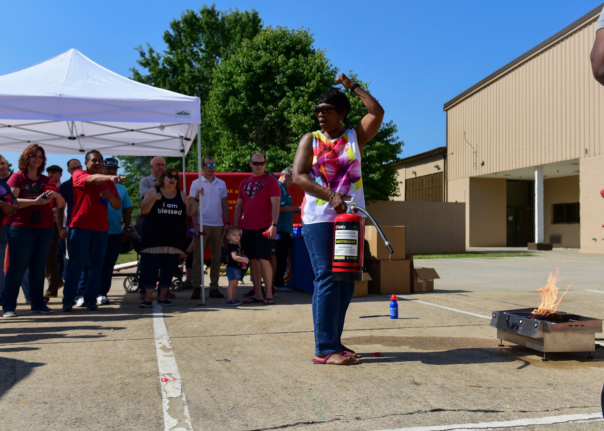 Fort Eustis’ 128th Aviation Brigade unit safety day attendees gather to watch a demonstration about the proper use of a fire extinguisher at Joint Base Langley-Eustis, Virginia, May 24, 2018. The Fort Eustis Fire and Emergency Services Flight also taught guests techniques for putting out small stovetop fires. (U.S. Air Force photo by Airman 1st Class Monica Roybal)