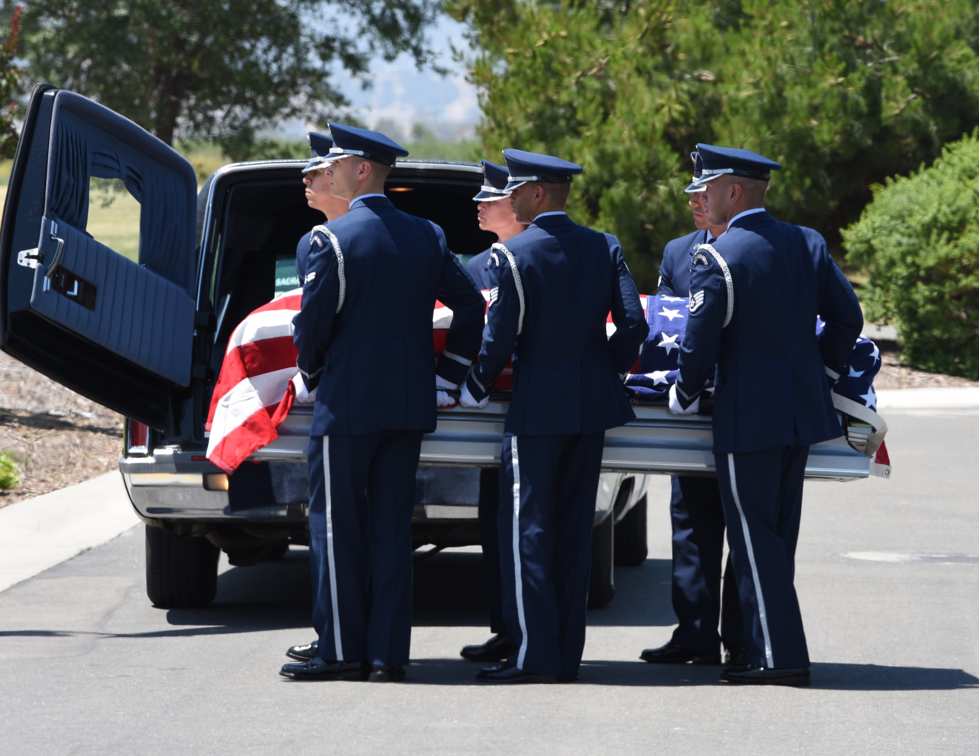 Travis Air Force Base Honor Guard member’s carry a casket May 22, 2018, at Sacramento Valley National Cemetery, Calif. Travis’ Honor Guard covers 45,000 sq. miles to include four National Commentaries, two VA’s and every private resting area between. (U.S. Air Force photo by Airman 1st Class Jonathon D. A. Carnell)