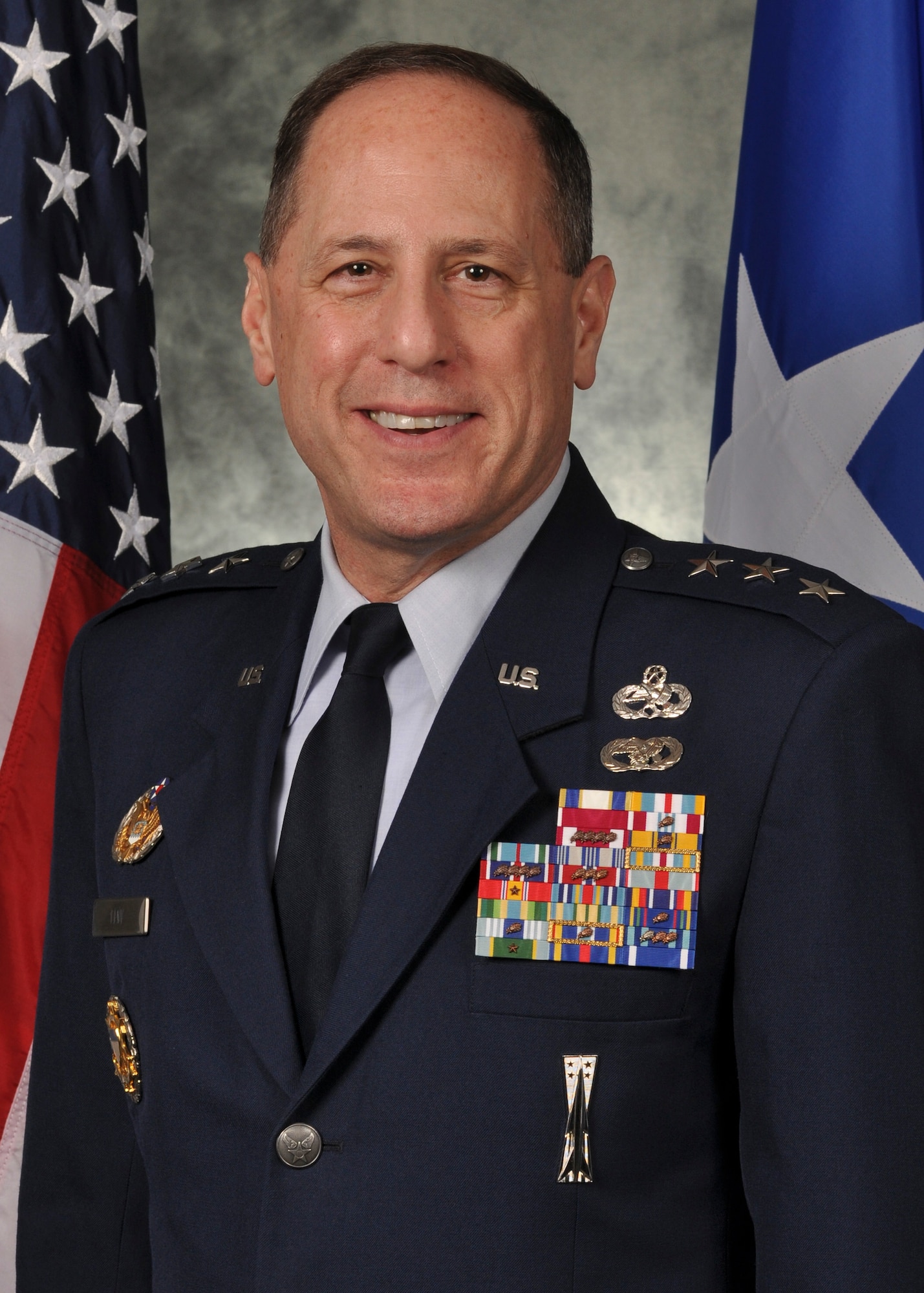 Studio portrait of Lt. Gen. Lee K. Levy II taken April 24, 2018, Tinker Air Force Base, Oklahoma.(U.S. Air Force photo/Greg L. Davis)