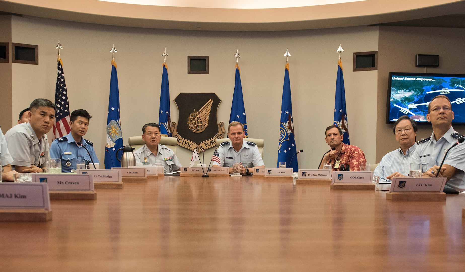 Combined Forces Command deputy commander visits PACAF