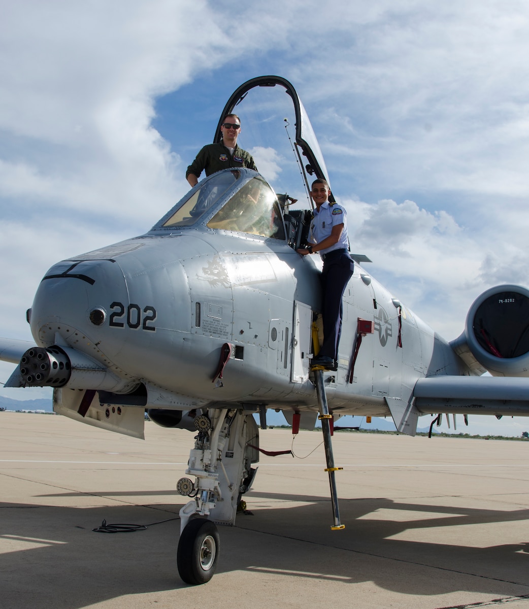 Latin American Cadets visit SOUTHCOM air component