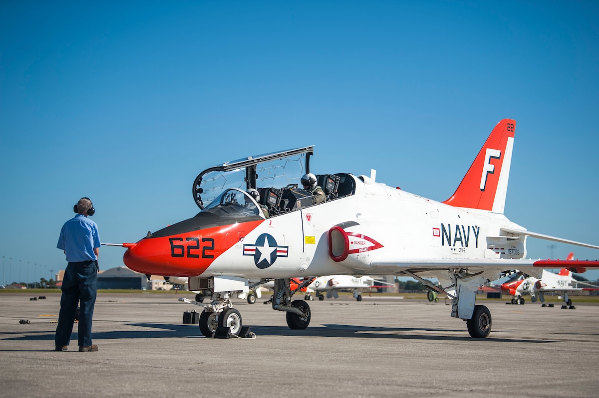 Navy resumes flight operations for some T-45 aircraft