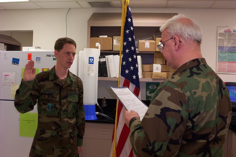 An airman reenlists in the Air Force.