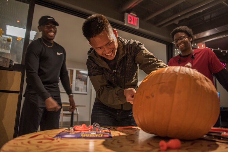 pumpkin carving Halloween
