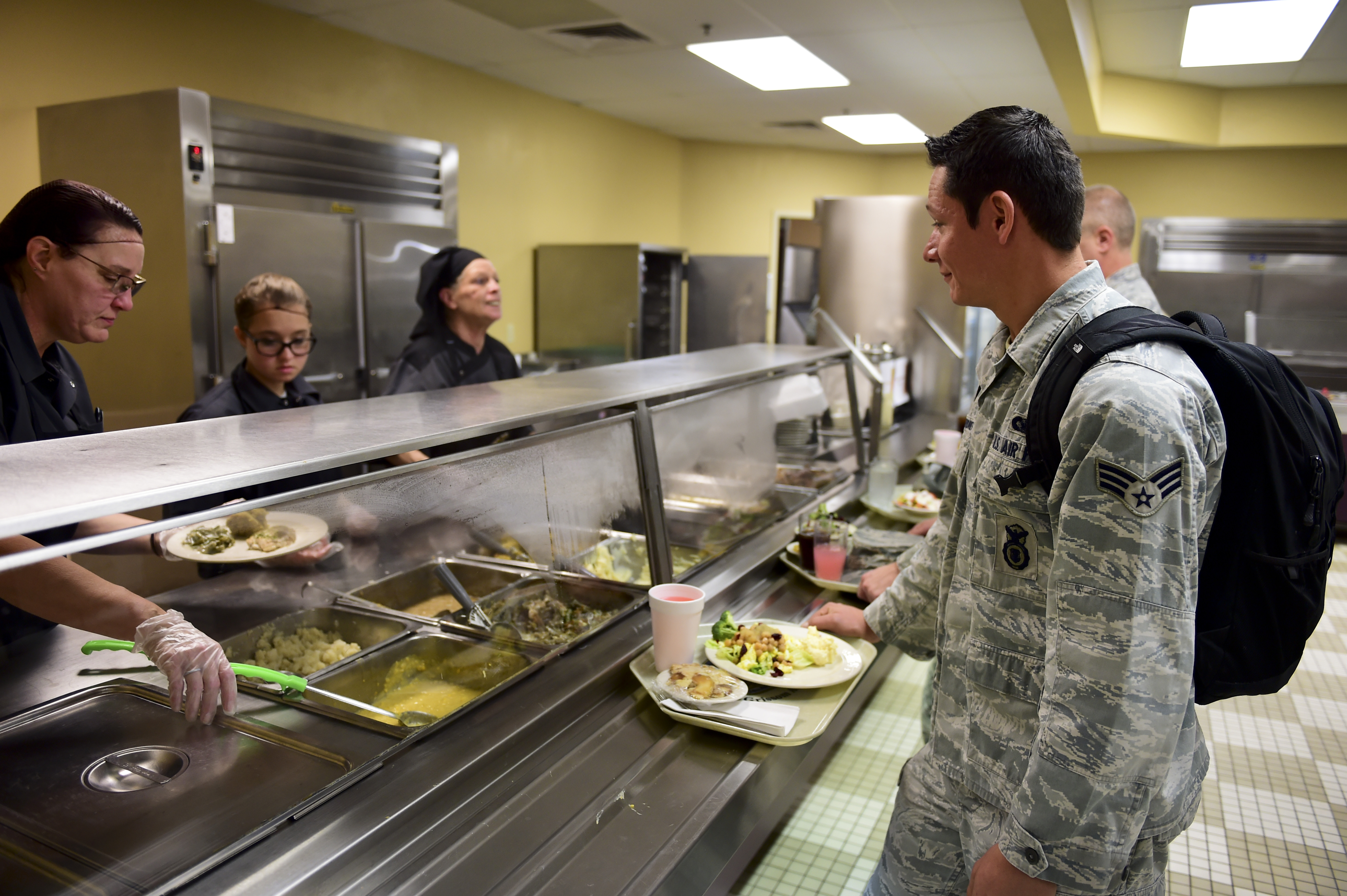 Grissom serves Thanksgiving feast > Grissom Air Reserve Base > Article