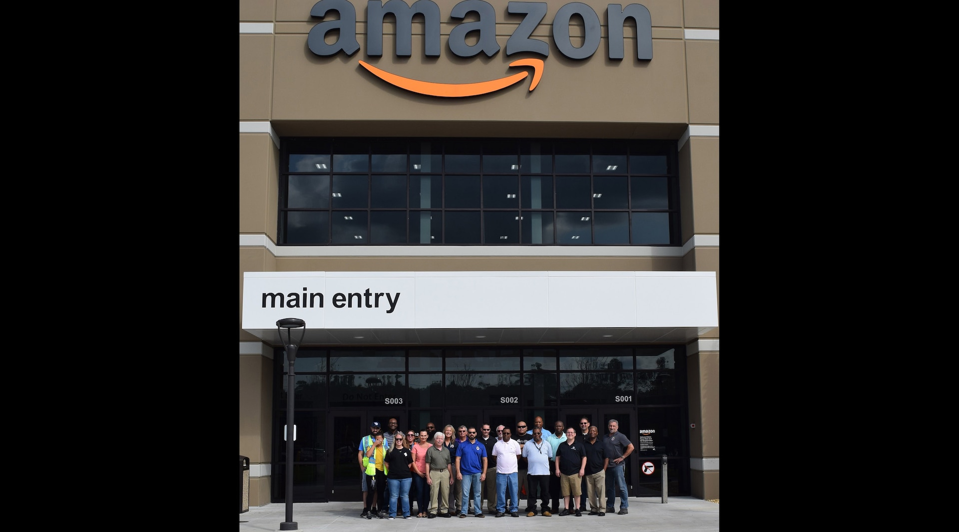 Jacksonville distribution team tours local Amazon Distribution Center
